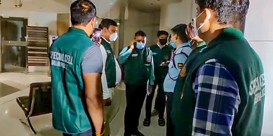 ٹول کٹ معاملے کو لےکرہندوستان میں ٹوئٹر کے دفتر پہنچی دہلی پولیس۔ (فوٹو: پی ٹی آئی)