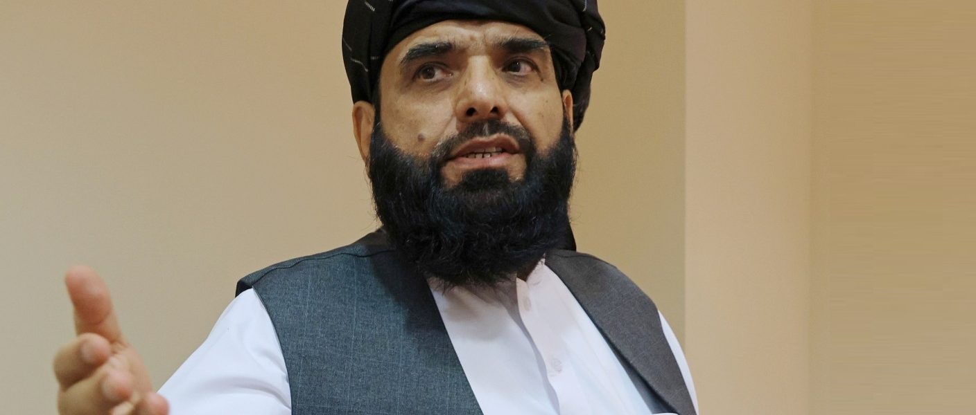 دوحہ میں طالبان کے سیاسی دفتر کے ترجمان سہیل شاہین۔ (فوٹو: رائٹرس)
