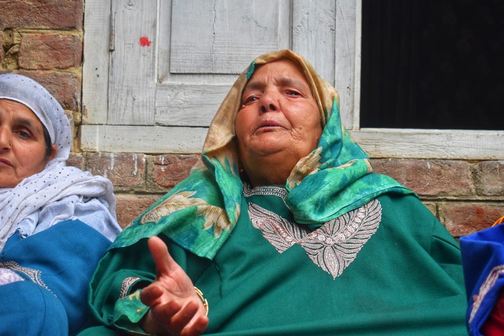شاہد کی دادی ۔ (فوٹو: فیضان میر)