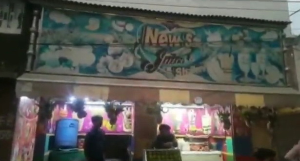 مراد آباد میں جوس کی دکان (فوٹو بہ شکریہ: ٹوئٹر)