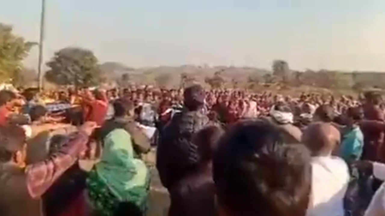 فوٹو: حلف برداری کے مبینہ وائرل ویڈیو سے  لیا گیااسکرین گریب