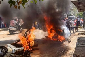 کرناٹک کےشیوموگا میں بجرنگ دل کے کارکن کےقتل کے بعد تشدد اور آتش زنی۔ (تصویر: پی ٹی آئی)