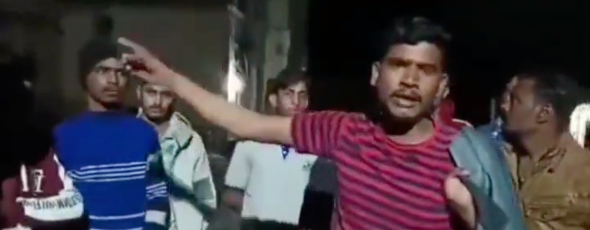 مدھیہ پردیش کے رتلام میں اذان پر اعتراض کرتاہندو جاگرن منچ کا رکن۔(تصویر: اسکرین گریب)