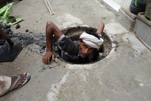 Sewage-Worker-Photo-By-Atul-Howale-The-Wire
