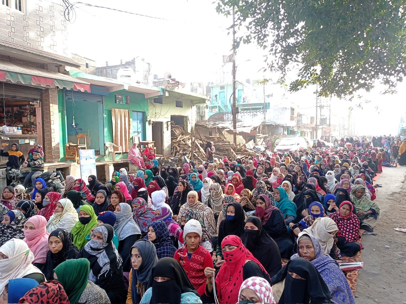 ہلدوانی میں بے دخلی کے فیصلے کے خلاف  ایک احتجاجی مظاہرہ  کی تصویر۔ (فوٹوبہ : سمیدھا پال)