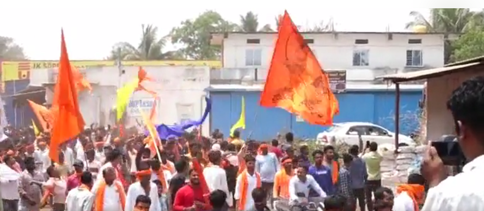 کرناٹک کے ہاویری ضلع میں ہندوتوا تنظیموں کی طرف سے نکالی گئی بائیک ریلی کا ویڈیو گریب۔