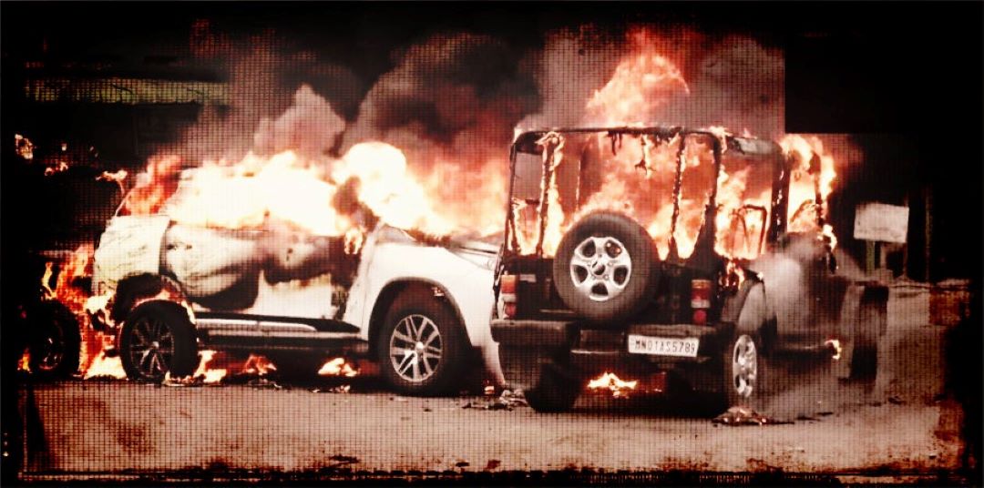 منی پور میں تشدد کے دوران کئی گاڑیوں کو آگ لگا دی گئی تھی۔ (فائل فوٹو بہ شکریہ: اے این آئی)