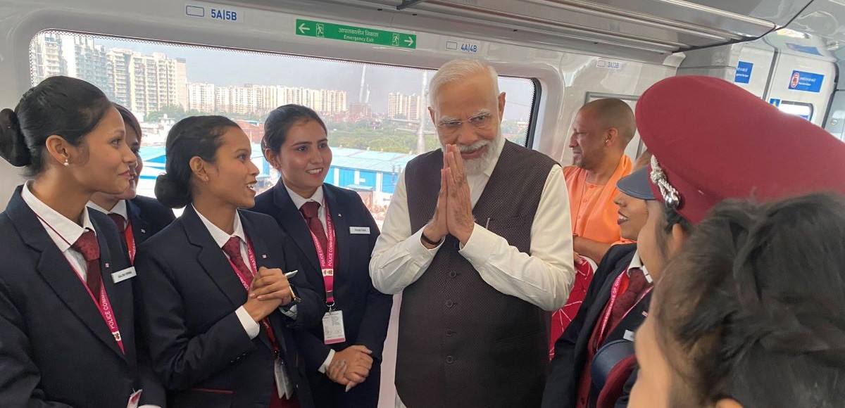 وزیر اعظم نریندر مودی نے 20 اکتوبر 2023 کو ریجنل ریپڈ ٹرین 'نمو بھارت' کا افتتاح کیا۔ (تصویر بہ شکریہ: Twitter/@PMOIndia)