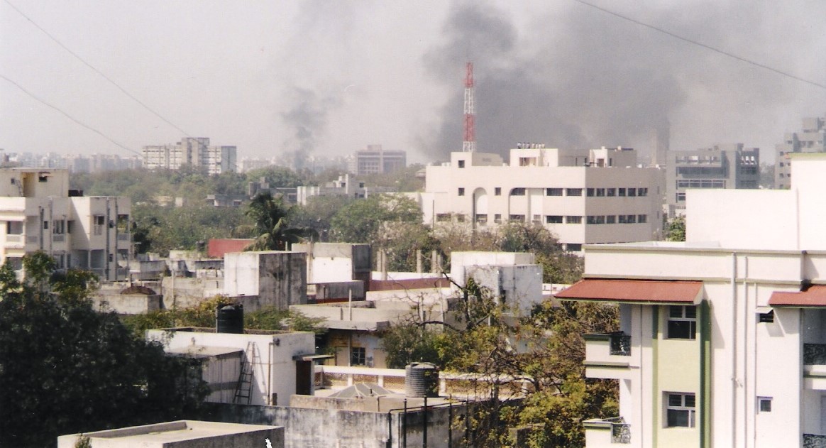 گجرات فسادات کے دوران احمد آباد کی ایک تصویر۔(تصویر بہ شکریہ: وکی پیڈیا)