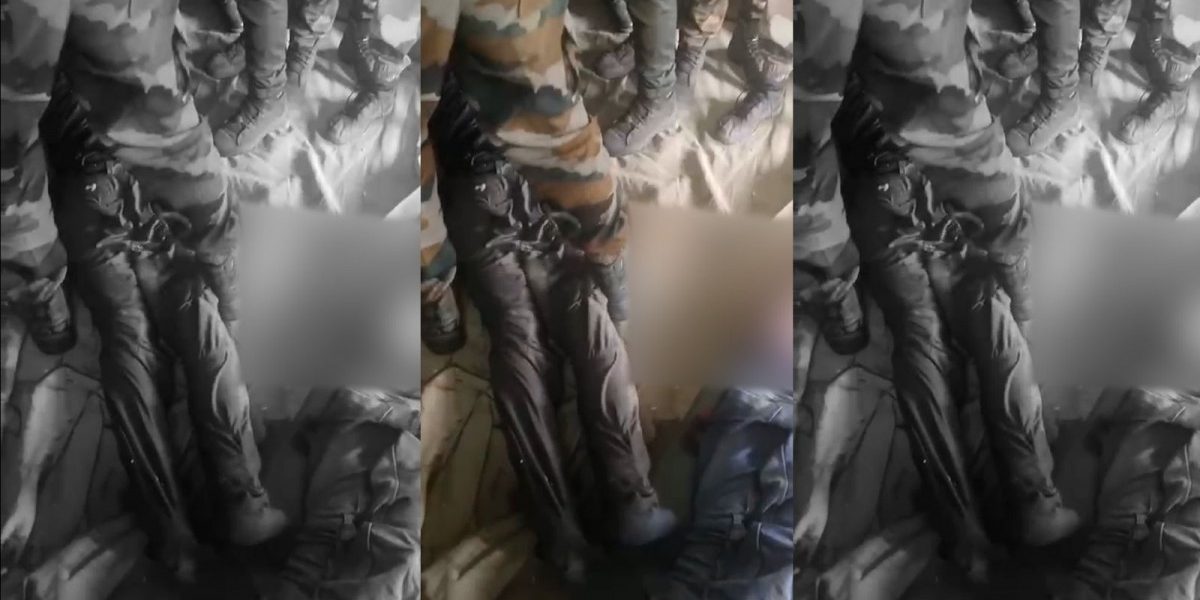 نامعلوم فوجیوں کے ذریعے شہریوں پر تشدد کے ویڈیو کا اسکرین گریب۔