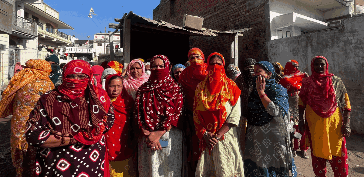 مہسانہ ضلع کے بیلم واس میں خواتین۔ (تمام تصاویر: تاروشی اسوانی)