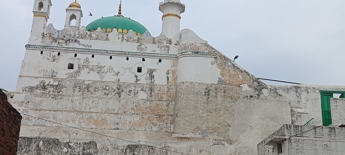 جامع مسجد جسے اے ایس آئی نے اپنی رپورٹ میں 'اچھی حالت' میں بتایا ہے۔ (تصویر بہ شکریہ: اسپیشل ارینجمنٹ)