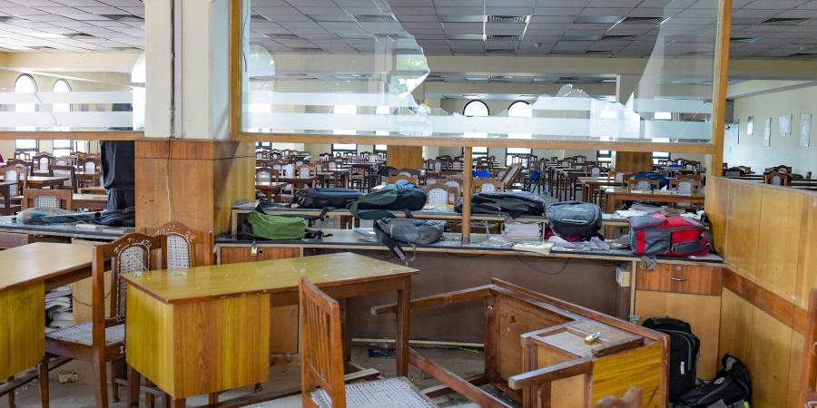 دسمبر 2019 میں جامعہ ملیہ اسلامیہ کی لائبریری میں کی گئی توڑ پھوڑ۔ (فائل فوٹو: پی ٹی آئی)