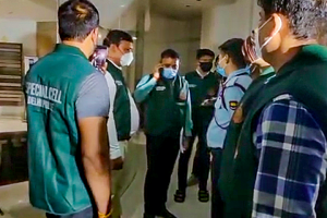 ٹول کٹ معاملے کو لےکرہندوستان میں ٹوئٹر کے دفتر پہنچی دہلی پولیس۔ (فوٹو: پی ٹی آئی)