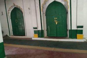 منہدم کیے جانے سے پہلے بارہ بنکی کی مسجد۔ (فوٹو: ا سپیشل ارینجمنٹ)