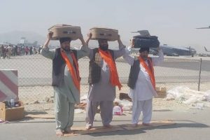 Afghan Sikh carrying the holy book Guru Granth Sahib at Kabul Airport | Twitter/ @HardeepSPuri
