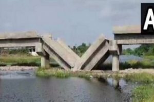 گجرات کے تاپی ضلع میں منڈولا ندی پر نو تعمیر شدہ پل ۔ (فوٹوبہ شکریہ: اے این آئی)