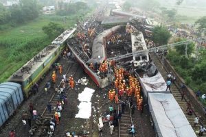 اڑیسہ میں ٹرین حادثے کے بعدکی تصویر۔ (فوٹو بہ شکریہ: ٹوئٹر)