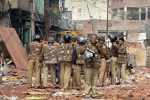 2020 کے دہلی فسادات کے دوران متاثرہ علاقے میں پولیس۔ (تصویر: پی ٹی آئی)