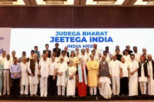 ممبئی میں 'انڈیا' اتحاد کے اجلاس میں مختلف اپوزیشن جماعتوں کے رہنما۔ (تصویر بہ شکریہ: INC.IN)