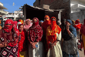 مہسانہ ضلع کے بیلم واس میں خواتین۔ (تمام تصاویر: تاروشی اسوانی)