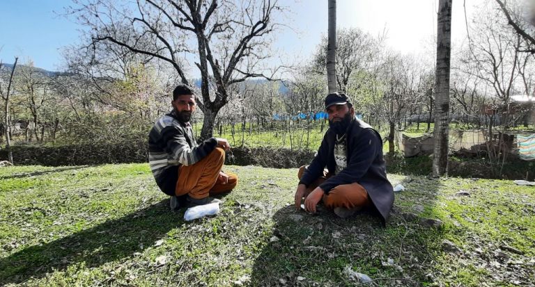 عبدالرشید اور شکور احمد۔ (تصویر: آشوتوش بھاردواج/دی وائر)