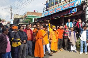 پتھورا گڑھ ضلع کے بیریناگ علاقے میں دائیں بازو کے گروپ کی ریلی۔ (تصویر بہ شکریہ: فیس بک/ہمانشو جوشی)